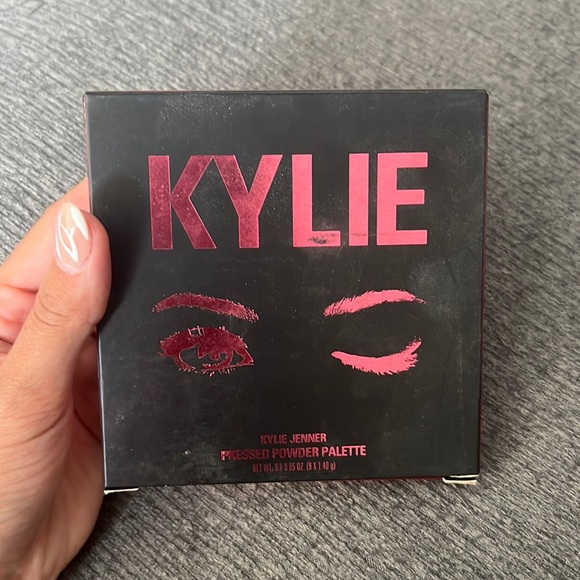Kylie Jenner The Burgundy Palette - Picture 1 of 2